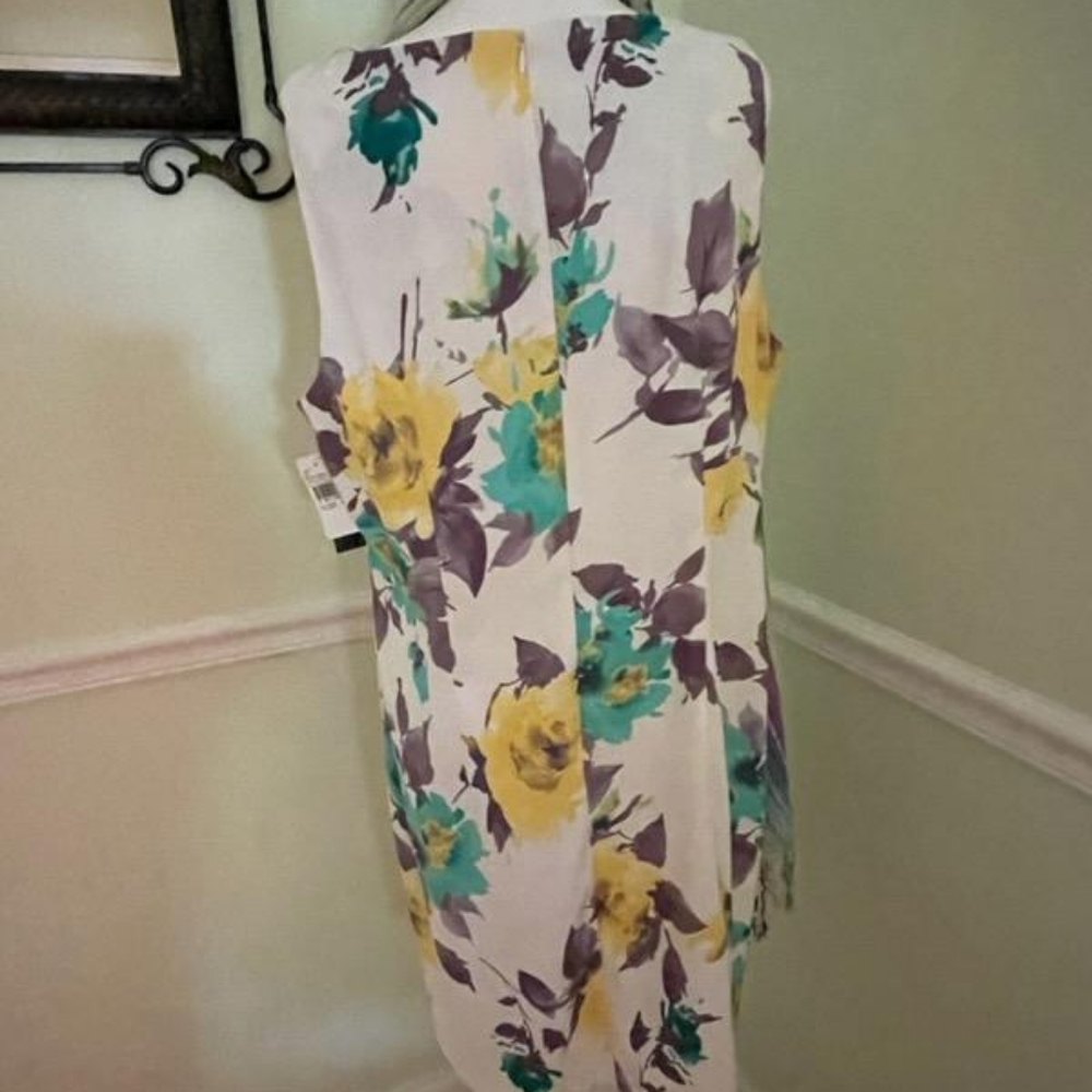 Beautiful floral dress with wrap - Picture 3 of 6